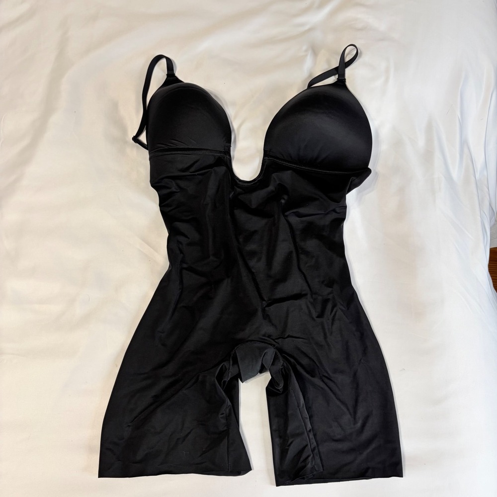 Spanx Suit Your Fancy Plunge Low-Back Mid-Thigh Bodysuit Black XL 10156R ***